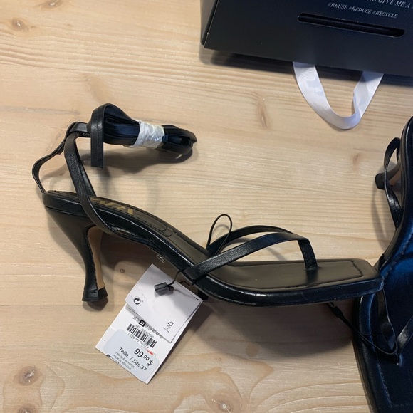 Zara Black Leather Thong Heels - Picture 2 of 3